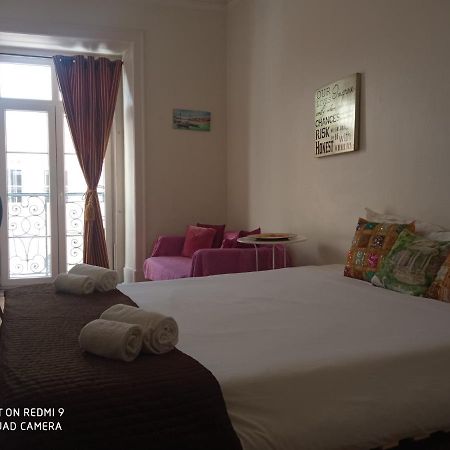 Chiado Happy Rooms Lisbon Bagian luar foto